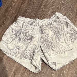 lululemon floral Hotty Hot shorts 4”